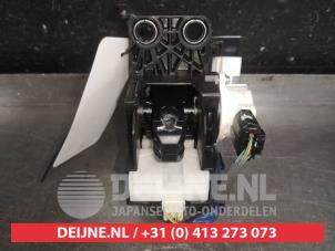 Toyota Auris Automatic gear selector O553831 photo 4
