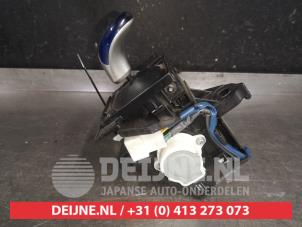 Toyota Auris Automatic gear selector O553831 photo 2