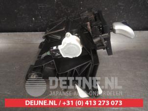 Toyota Auris Automatic gear selector O553832 photo 4