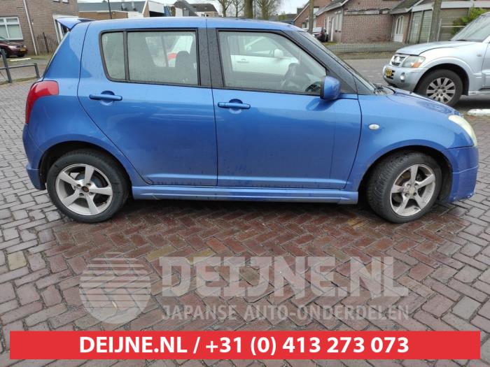 Suzuki Swift Portierruit 4Deurs rechts-voor O553910