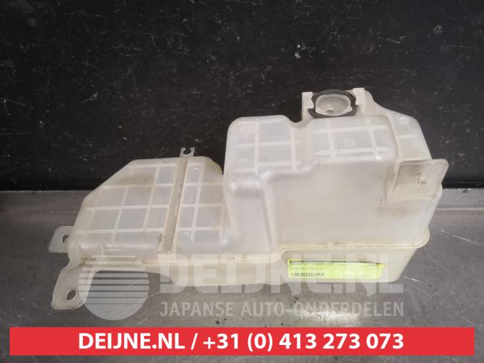 Mitsubishi Pajero Scheibensprühertank vorne O554116