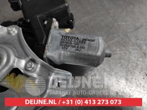 Toyota Auris Window mechanism 4-door, front left O554915 photo 2