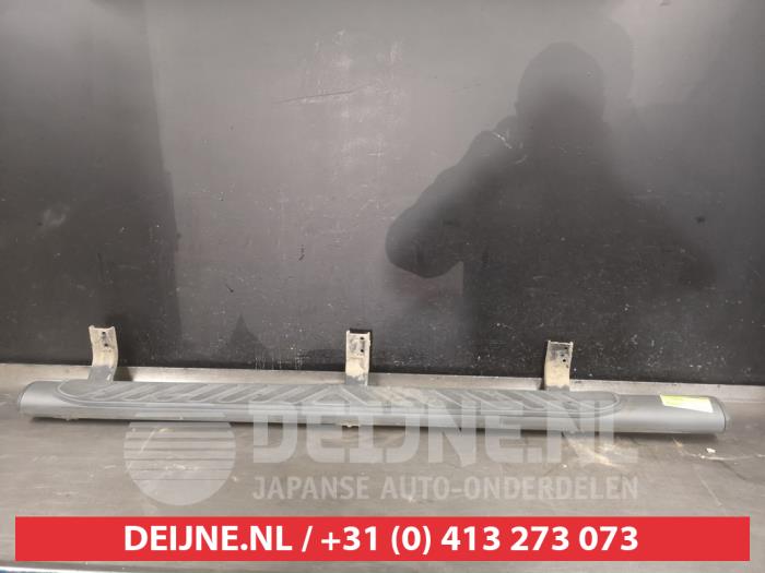 Nissan Navara Treeplank rechts O554993
