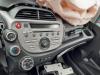Radio van een Honda Jazz (GE6/GE8/GG/GP), 2008 / 2015 1.2 VTEC 16V, Hatchback, Benzine, 1.198cc, 66kW (90pk), FWD, L12B2; L12B1, 2008-07 / 2015-06 2009