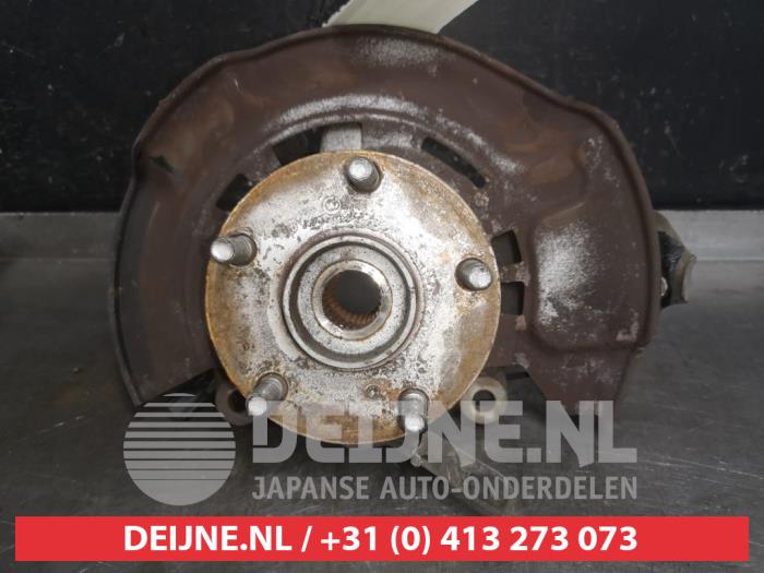 Toyota Prius Plus Fusee links-voor O555235