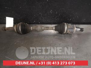 Gebruikte Aandrijfas links-voor Toyota Prius Plus (ZVW4) 1.8 Hybrid 16V Prijs € 100,00 Margeregeling aangeboden door V.Deijne Jap.Auto-onderdelen BV