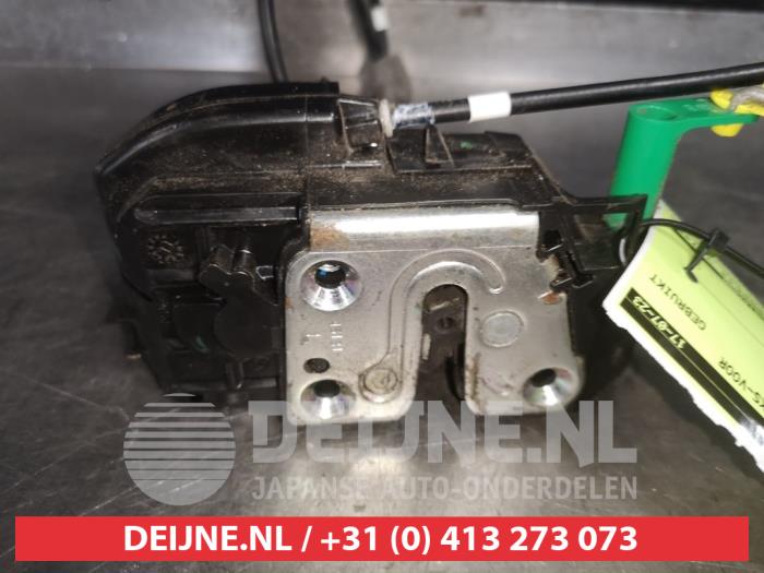 Nissan Navara Deurslot Mechaniek 4Deurs links-voor O555509