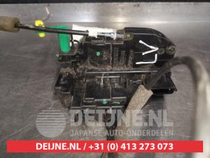 Nissan Navara Door lock mechanism 4-door, front left O555509 photo 2