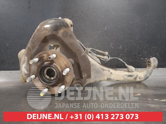 Nissan Navara Fusee links-voor O555519