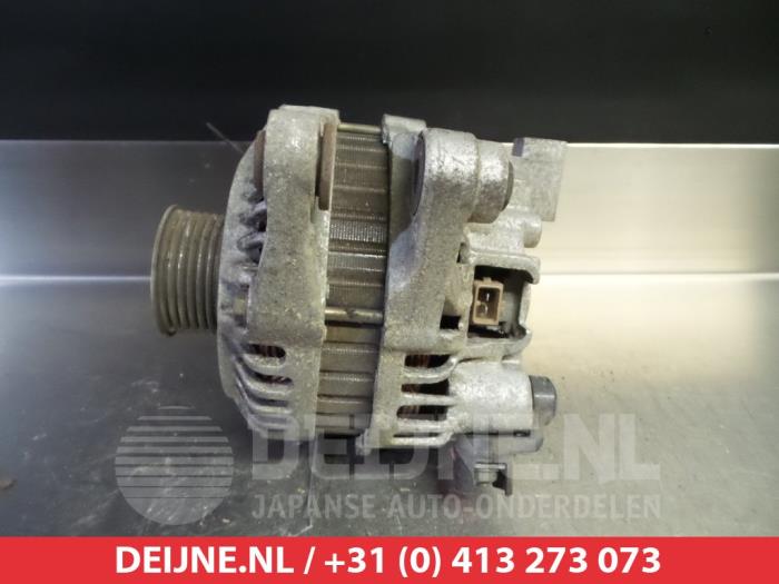 Dynamo van een Mazda 121 (JA/JB) 1.25i 16V 1996