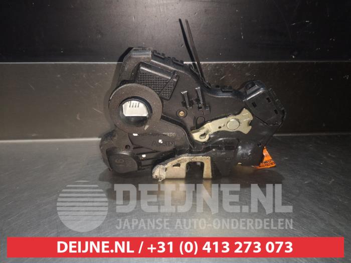 Toyota Landcruiser Deurslot Mechaniek 4Deurs links-voor O279898