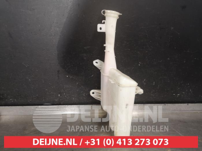 Mazda 323F Scheibensprühertank vorne O555570