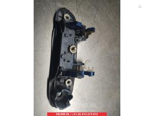Mazda 323F Türgriff 4-türig rechts vorne O277474 foto 2