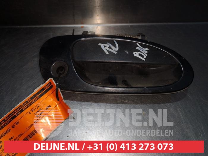 Mazda 323F Türgriff 4-türig rechts vorne O277473