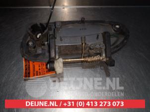 Mazda 323F Türgriff 4-türig rechts vorne O277473 foto 2
