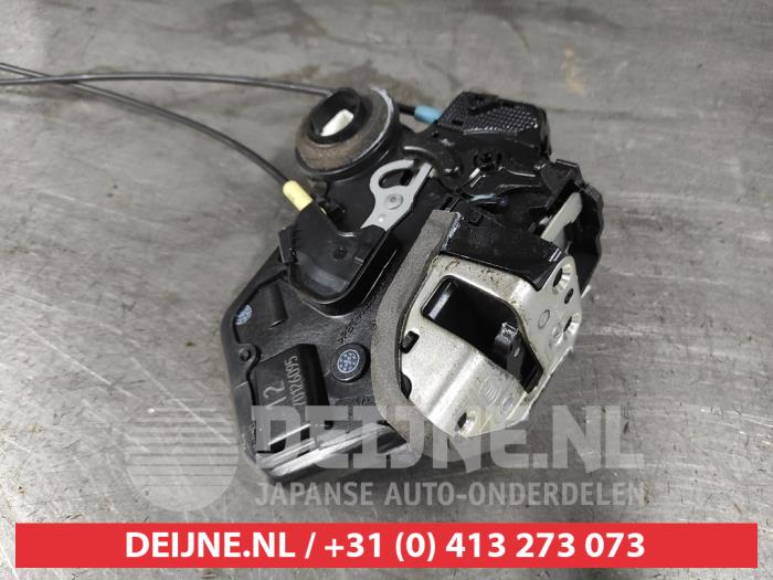 Daihatsu Terios Deurslot Mechaniek 4Deurs links-achter O555927