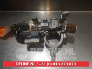 Mitsubishi Space Wagon Ignition lock + key O335525 photo 3