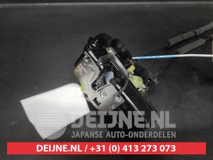 Chevrolet Captiva Front door lock mechanism 4-door, right O556131 photo 2