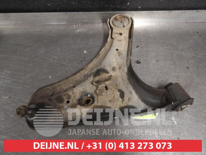 Daihatsu Terios Draagarm onder links-voor O556174