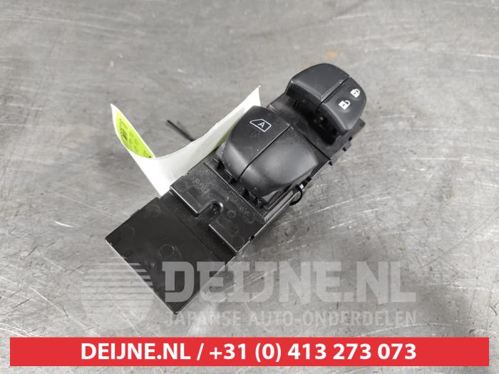 Nissan Micra Combischakelaar ramen O556223