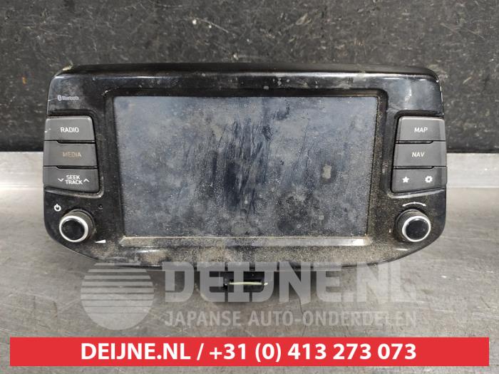 Radio van een Hyundai i30 Wagon (PDEF5) 1.0 T-GDI 12V 2019