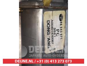 Daewoo Kalos Ruitenwissermotor achter O301166 foto 4