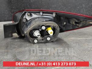 Mazda 3 Achterlicht links O556500 foto 2