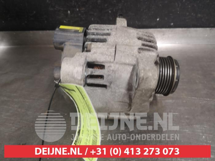 Alternator van een Hyundai iX35 (LM) 2.0 16V 4x4 2010