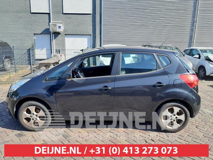 Kia Venga Rear door window 4-door, left O556551