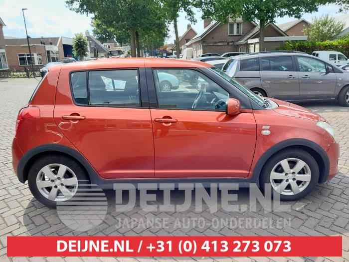 Suzuki Swift Door window 4-door, front right O556616
