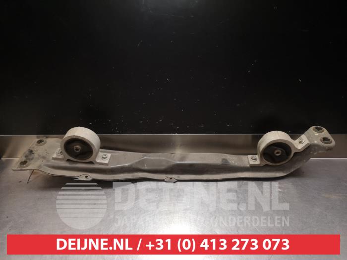 Gebruikte Drager vooras Nissan Primera (P11) 2.0 SRi 16V Prijs € 25,00 Margeregeling aangeboden door V.Deijne Jap.Auto-onderdelen BV