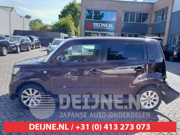 Daihatsu Materia Türscheibe 4-türig links vorne O556735