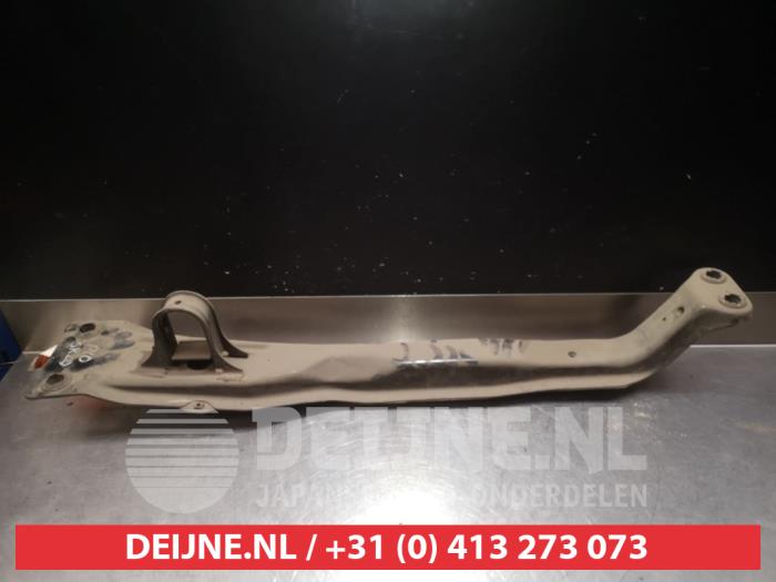 Gebruikte Drager vooras Nissan Primera (P10) 2.0i 16V SPi Kat. Prijs € 25,00 Margeregeling aangeboden door V.Deijne Jap.Auto-onderdelen BV