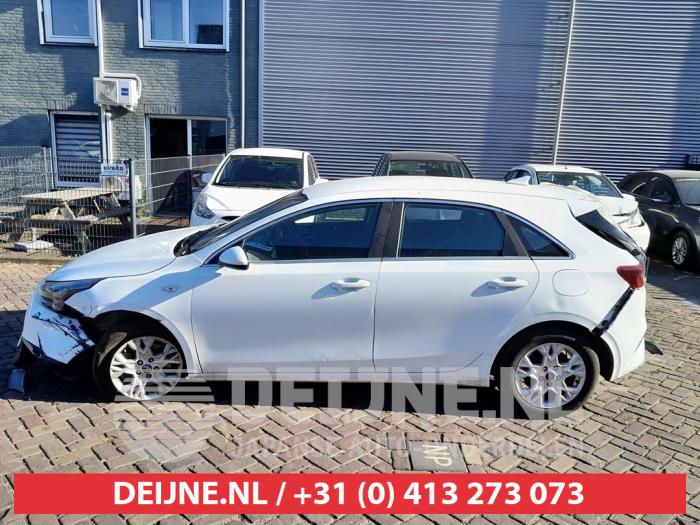 Kia Ceed Rear door 4-door, left O556981