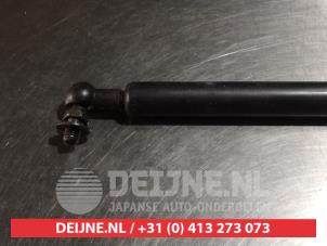 Subaru Impreza Gasdemper rechts-achter O294879 foto 2