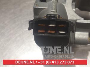 Mitsubishi Colt Ignition lock + key O335481 photo 3