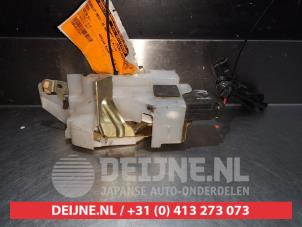 Mazda 323F Rear door mechanism 4-door, right O281319 photo 2