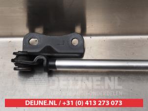 Toyota Previa Gasdemper links-achter O294371 foto 2
