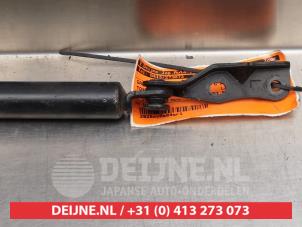 Toyota Previa Gasdemper links-achter O294371 foto 3