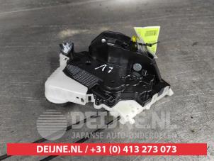 Toyota Yaris Türschlossmechanik 2-türig links O557442 foto 2