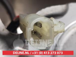 Daihatsu Sirion Ruitenwissermotor achter O301291 foto 4