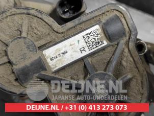 Mazda CX-30 Remklauw (Tang) rechts-achter O557809 foto 3