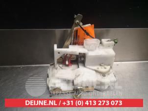 Toyota Avensis Deurslot Mechaniek 4Deurs rechts-achter O281853 foto 2