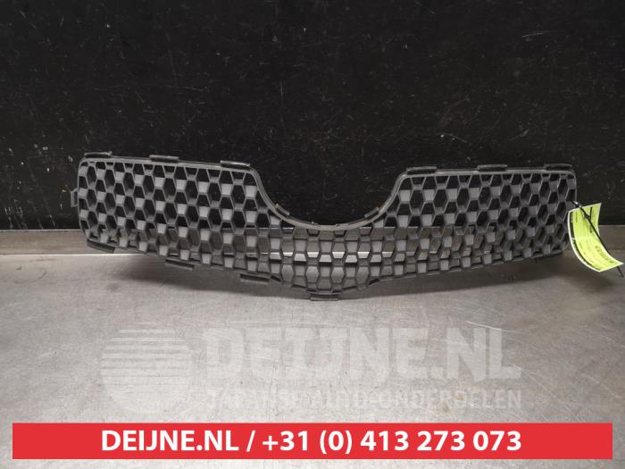 Toyota Yaris Grille O557812