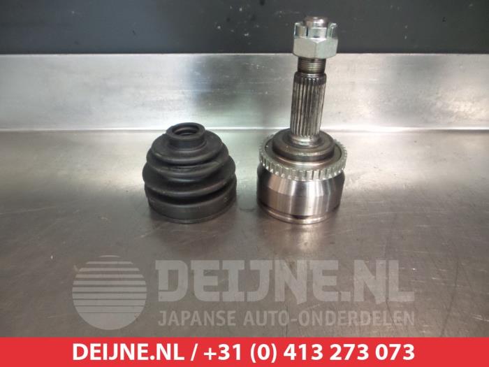 Nissan Almera Homokineet voor O164452