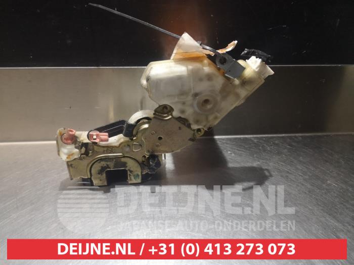 Nissan Almera Deurslot Mechaniek 4Deurs links-achter O280102