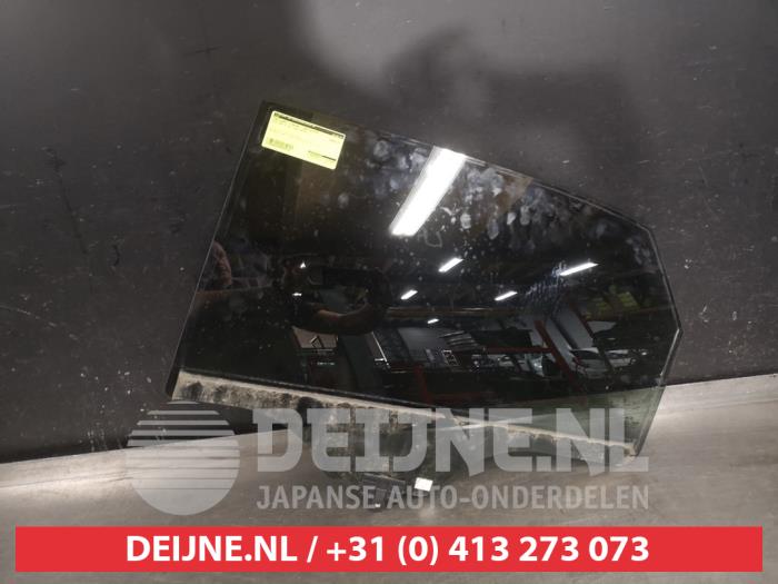 Kia Ceed Türscheibe 4-türig links hinten O558228