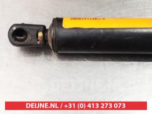 Hyundai Trajet Rear gas strut, left O293668 photo 2