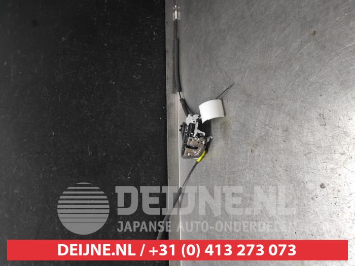 Nissan Juke Türschlossmechanik 4-türig links hinten O558480