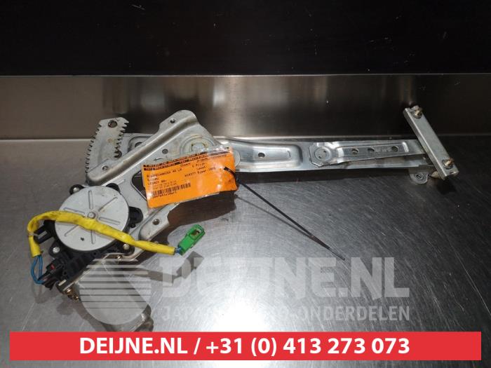 Subaru Legacy Ruitmechaniek 4Deurs links-achter O290497